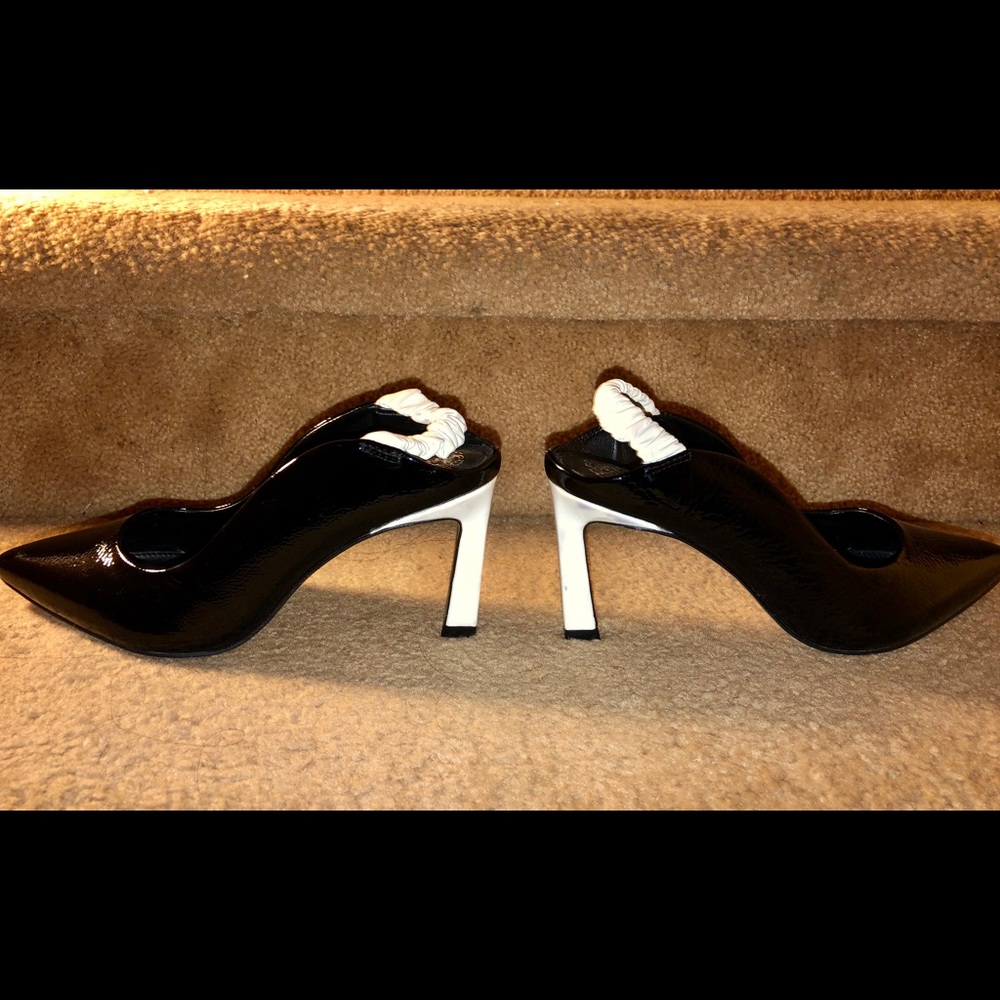 GREAT CONDITION Vince Camuto sling back heel, 8
